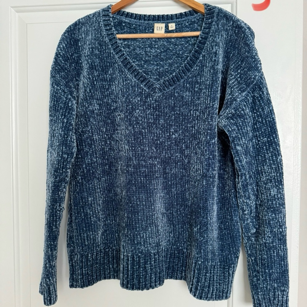 V neck blue knit sweater